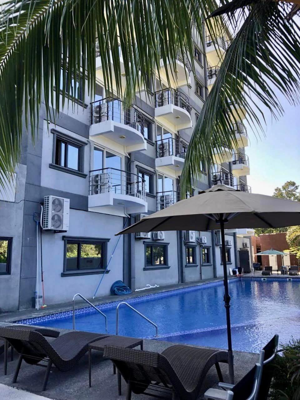 Punta Clark Hotel Clark Field Exterior photo