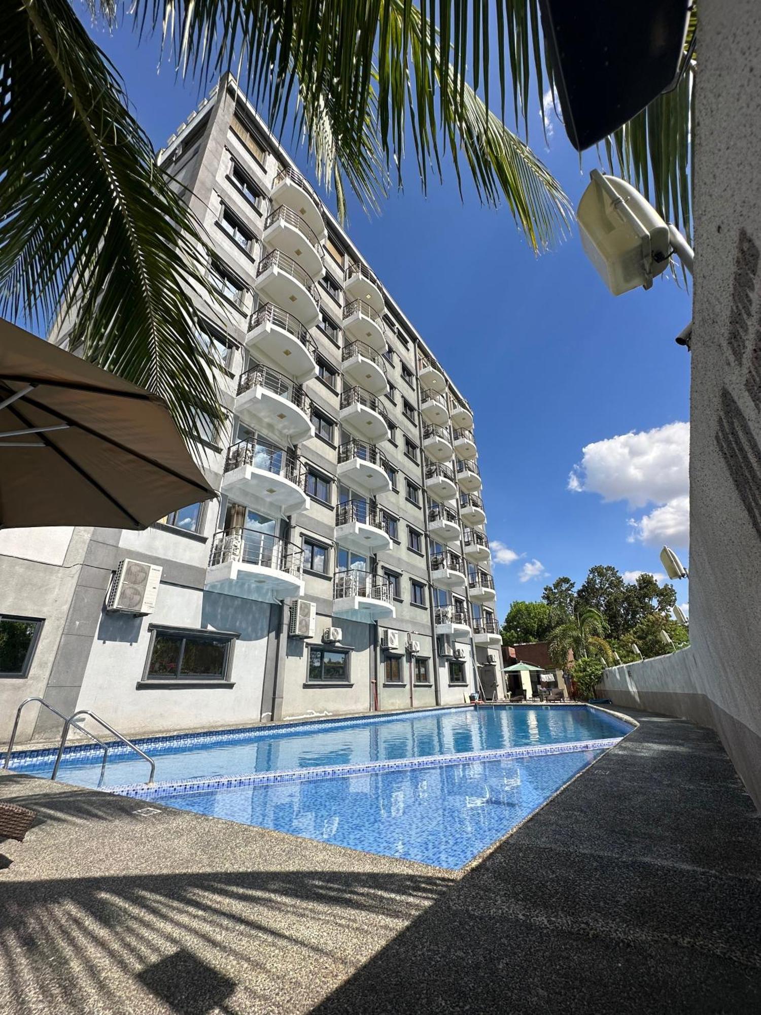 Punta Clark Hotel Clark Field Exterior photo